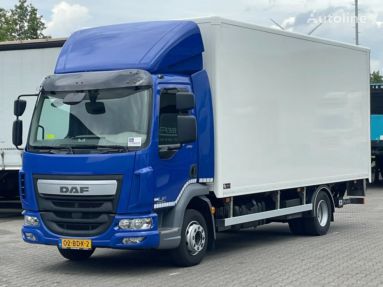camion fourgon DAF LF 210 Gesloten Opbouw ZIJ-deur + Laadklep