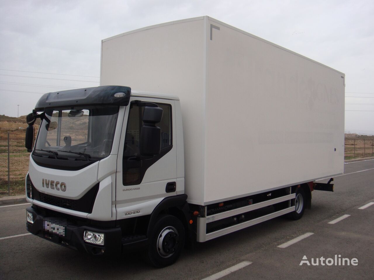 camion fourgon IVECO 100E210