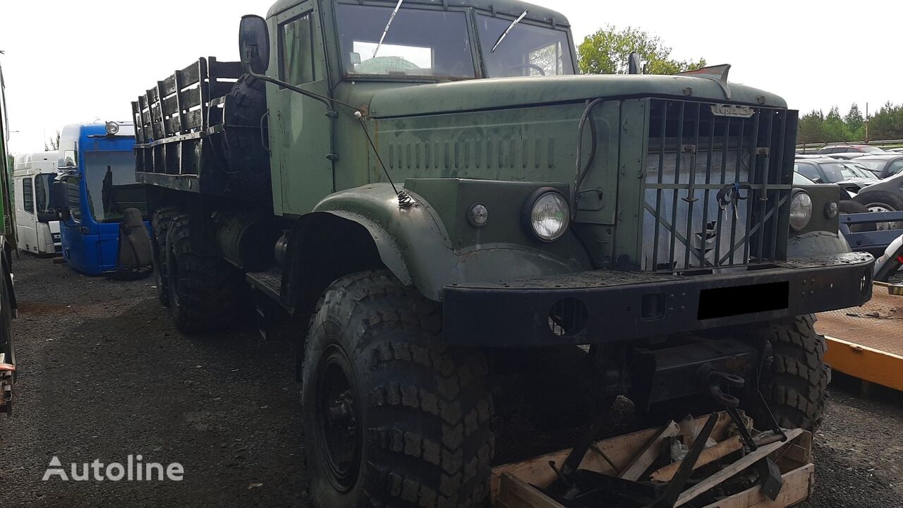 camion plateau KrAZ 255B1