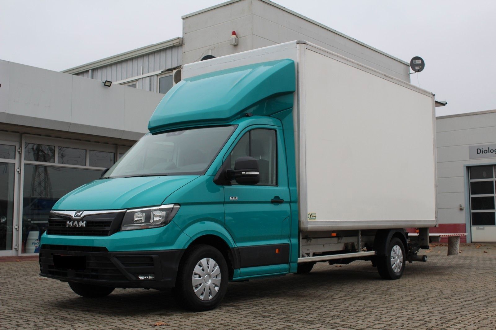 Camion bâché Renault Master Curtain side 4,5 m + tail lift à vendre Hongrie  Budapest, JY36959 - Laslo Truck
